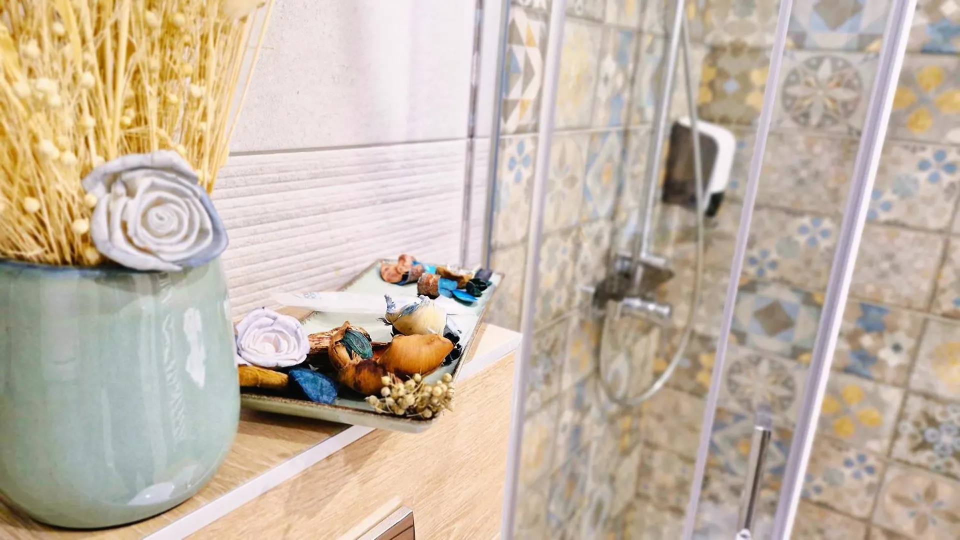 Chic, Sunny And Cozy One Bedroom Bliss Varna