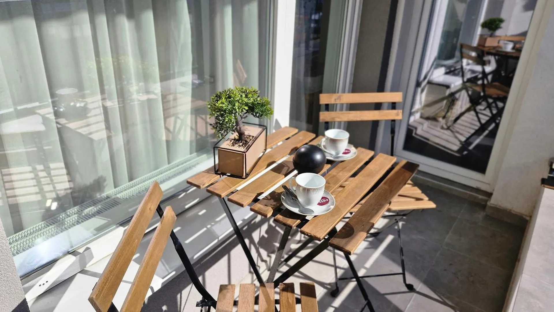 Chic, Sunny And Cozy One Bedroom Bliss Varna Apartment
